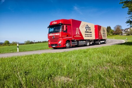 Umzugslkw fährt nach Brandenburg