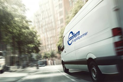 Transporter fährt zur Entsorgung Ihrer Möbel