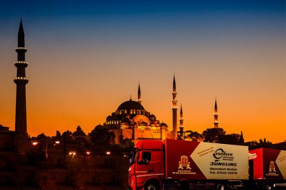 Juengling in Istanbul